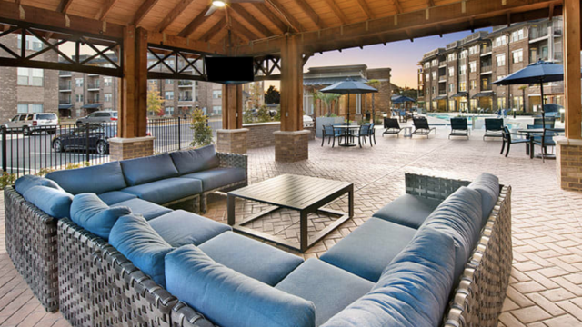Residence-at-Riverwatch_Poolside-Lounge